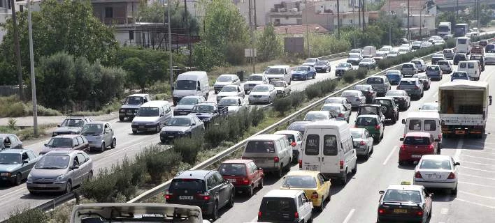 Χαλκιδική: Πήγαινε την κόρη της στο νοσοκομείο αλλά μποτιλιαρίστηκε – Ασυνείδητοι μπλόκαραν τη ΛΕΑ